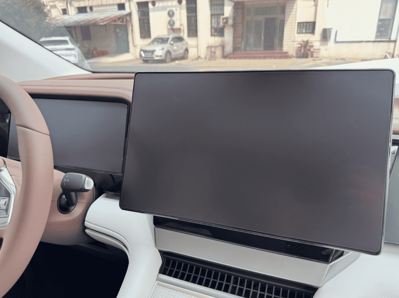 Xevaban.com ở 214 Giải Phóng là đơn vị chuyên cung cấp phụ kiện oto, đồ chơi oto, đồ chơi byd m9, phụ kiện byd m9, xevaban, 214 giải phóng, kính cường lực m9, miếng dán màn hình m9, kính chống xước màn hình m9.